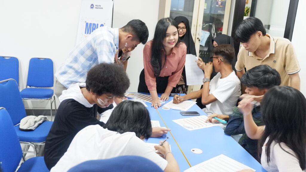 Kegiatan orientasi siswa Paket C Pelita Pratama Bandung